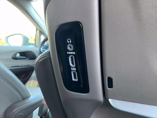 2017 Chrysler Pacifica Touring-L Plus