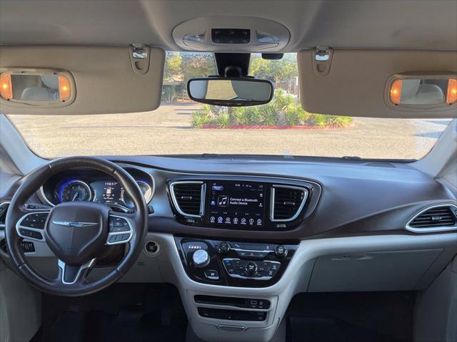 2017 Chrysler Pacifica Touring-L Plus