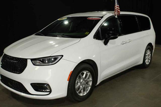 2026 Chrysler Pacifica Select for sale in Grand Island, NE
