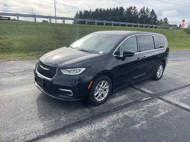 2025 Chrysler Pacifica Select for sale in Sheboygan, WI