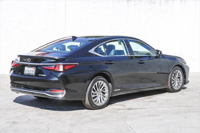 2019 Lexus ES 300h Luxury