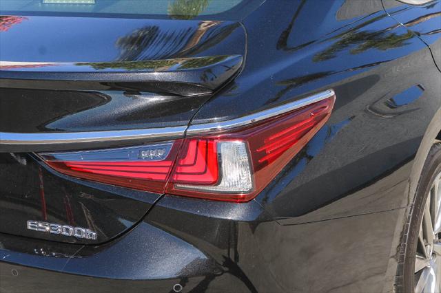 2019 Lexus ES 300h Luxury