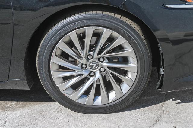 2019 Lexus ES 300h Luxury