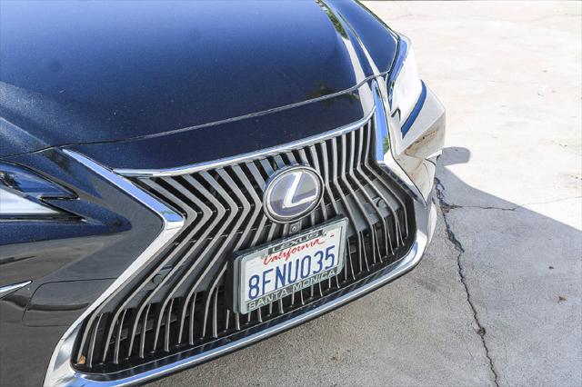2019 Lexus ES 300h Luxury