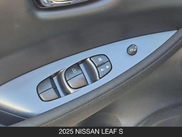2025 Nissan LEAF S