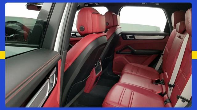 2023 Porsche Cayenne Platinum Edition