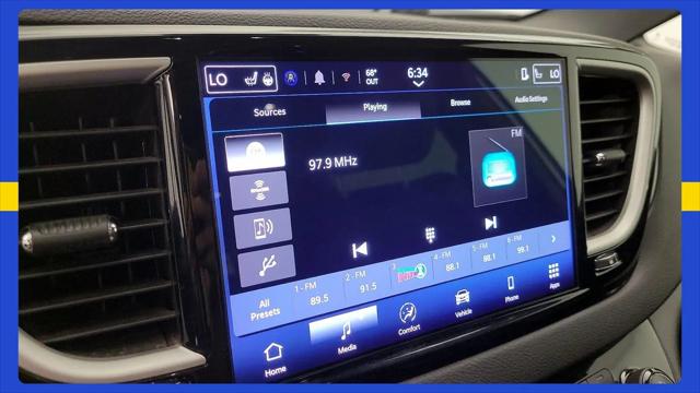 2025 Chrysler Pacifica Select