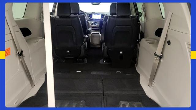 2024 Chrysler Pacifica Hybrid Select