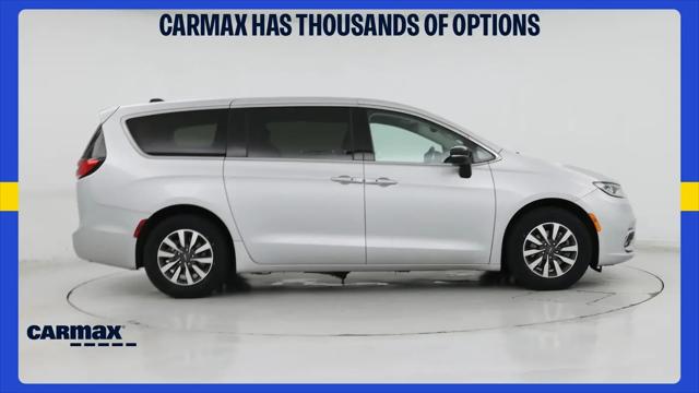 2024 Chrysler Pacifica Hybrid Select