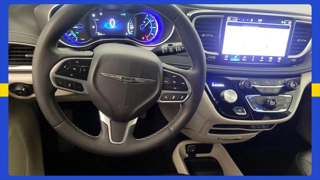 2024 Chrysler Pacifica Hybrid Select