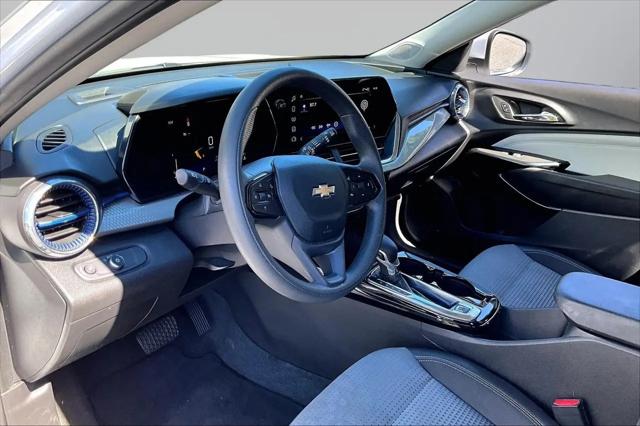 2025 Chevrolet Trax FWD LT