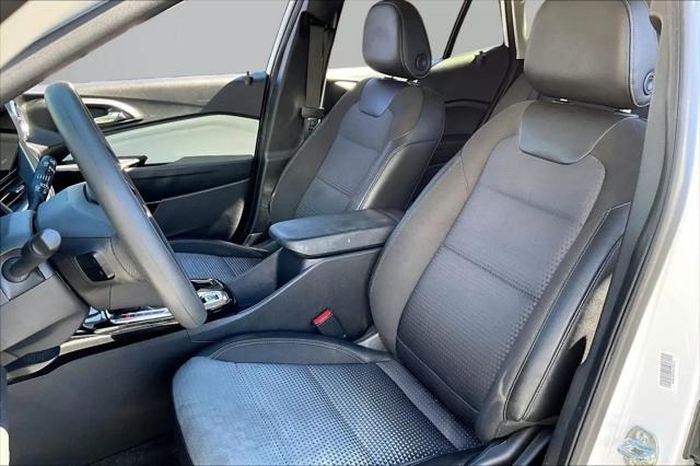2025 Chevrolet Trax FWD LT