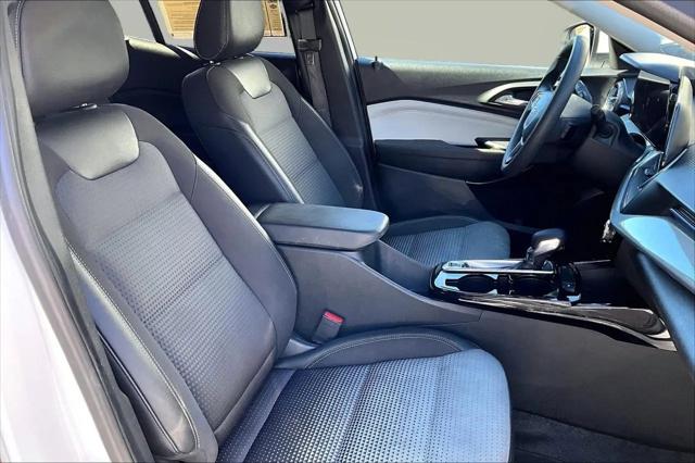 2025 Chevrolet Trax FWD LT