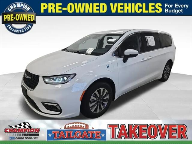 2023 Chrysler Pacifica Hybrid Touring L for sale in Lansing, MI