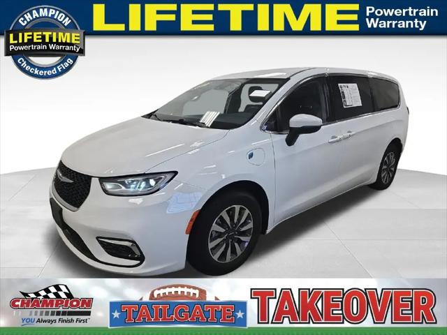 2023 Chrysler Pacifica Hybrid Touring L for sale in Lansing, MI