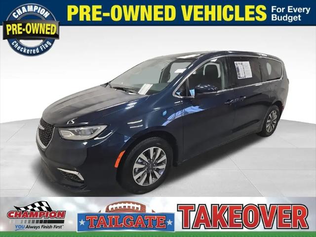 2023 Chrysler Pacifica Hybrid Touring L for sale in Lansing, MI