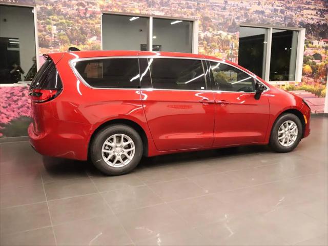 2027 Chrysler Pacifica Select