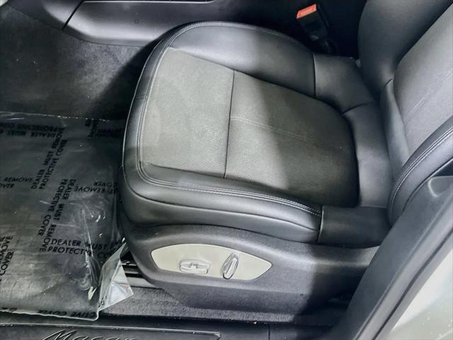 2022 Porsche Macan Macan