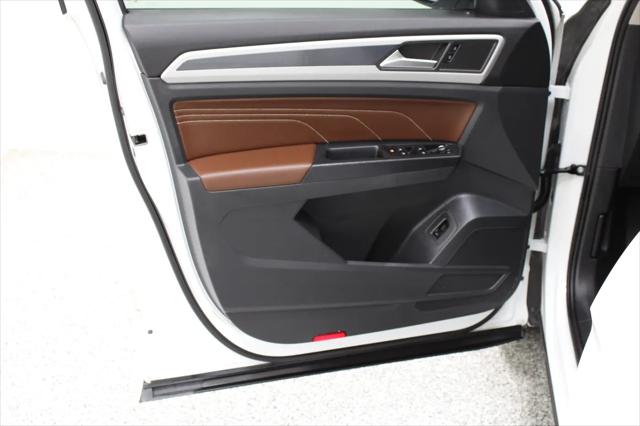 2021 Volkswagen Atlas SE with Technology R-Line