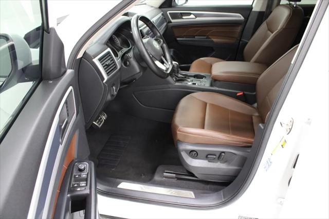 2021 Volkswagen Atlas SE with Technology R-Line