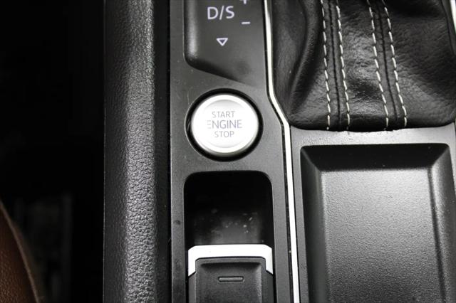 2021 Volkswagen Atlas SE with Technology R-Line