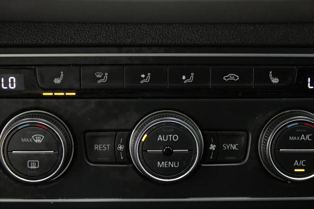 2021 Volkswagen Atlas SE with Technology R-Line