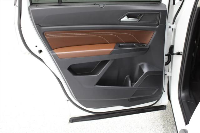 2021 Volkswagen Atlas SE with Technology R-Line