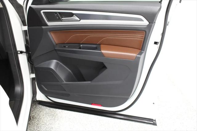 2021 Volkswagen Atlas SE with Technology R-Line