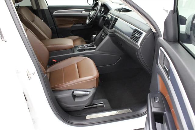 2021 Volkswagen Atlas SE with Technology R-Line