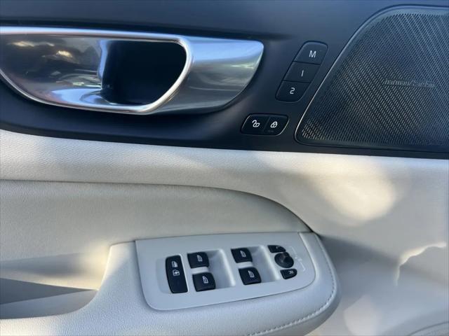 2024 Volvo S60 B5 Plus Dark Theme