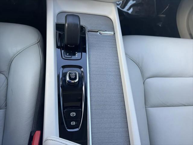 2024 Volvo S60 B5 Plus Dark Theme