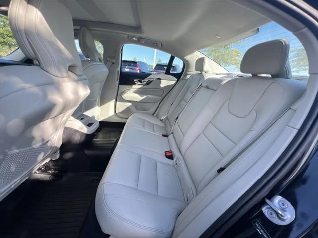 2024 Volvo S60 B5 Plus Dark Theme