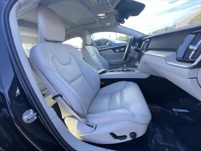 2024 Volvo S60 B5 Plus Dark Theme
