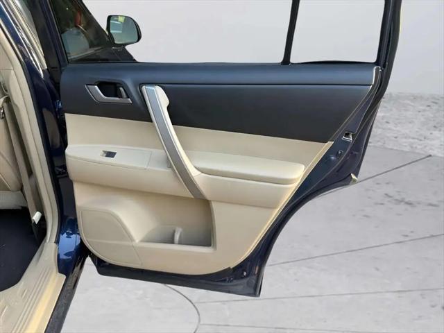 2012 Toyota Highlander SE