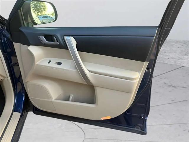 2012 Toyota Highlander SE