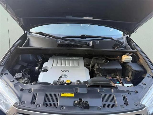 2012 Toyota Highlander SE