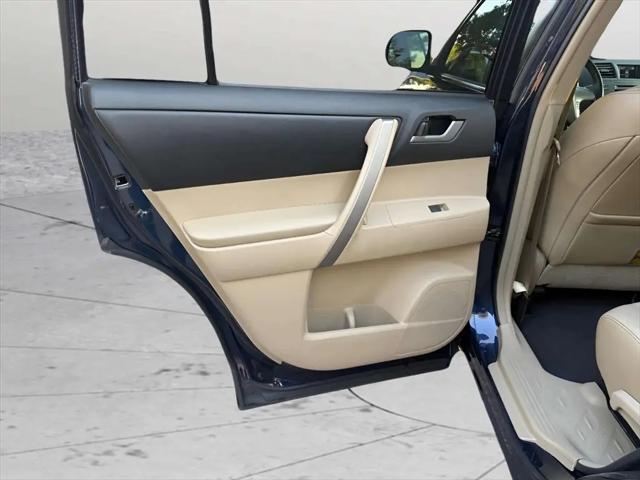 2012 Toyota Highlander SE