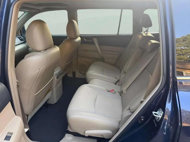 2012 Toyota Highlander SE