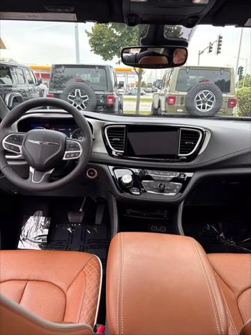 2025 Chrysler Pacifica Pinnacle