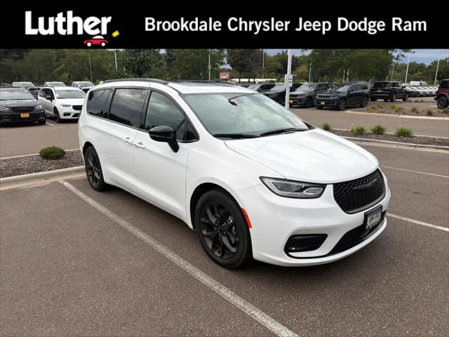 2024 Chrysler Pacifica Limited for sale in Brooklyn Park, MN