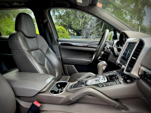 2017 Porsche Cayena Platinum Edition