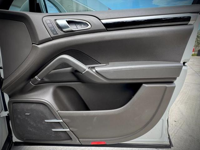 2017 Porsche Cayena Platinum Edition