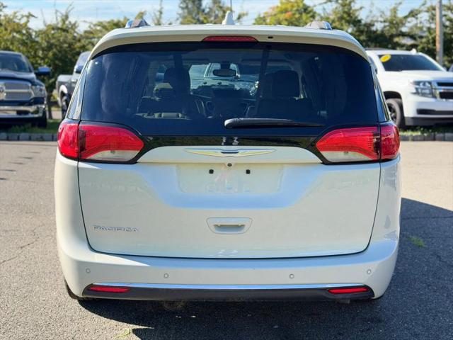 2017 Chrysler Pacifica Touring-L Plus