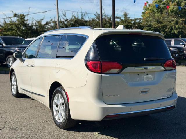 2017 Chrysler Pacifica Touring-L Plus