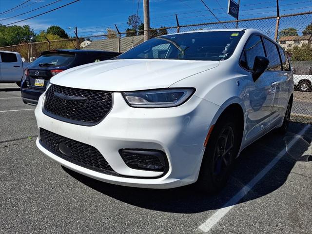 2024 Chrysler Pacifica Hybrid S Appearance Pkg