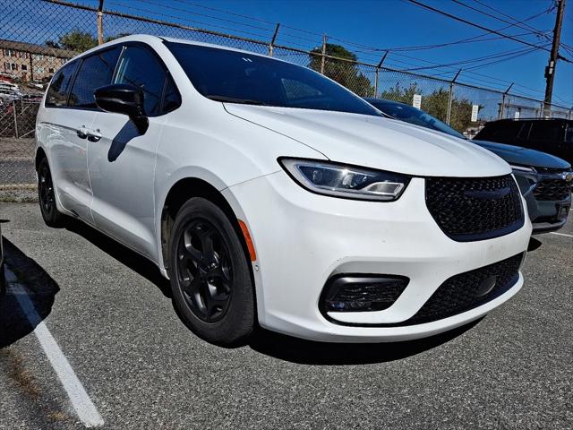 2024 Chrysler Pacifica Hybrid S Appearance Pkg