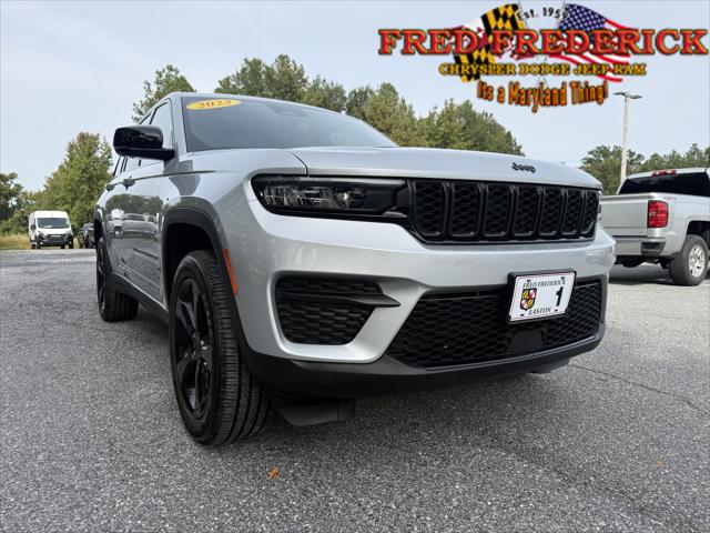 2023 Jeep Grand Cherokee Altitude 4x4 2023 Jeep Grand Cherokee Altitude 4x4