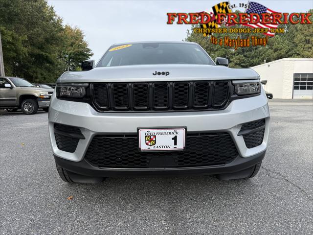 2023 Jeep Grand Cherokee Altitude 4x4 2023 Jeep Grand Cherokee Altitude 4x4