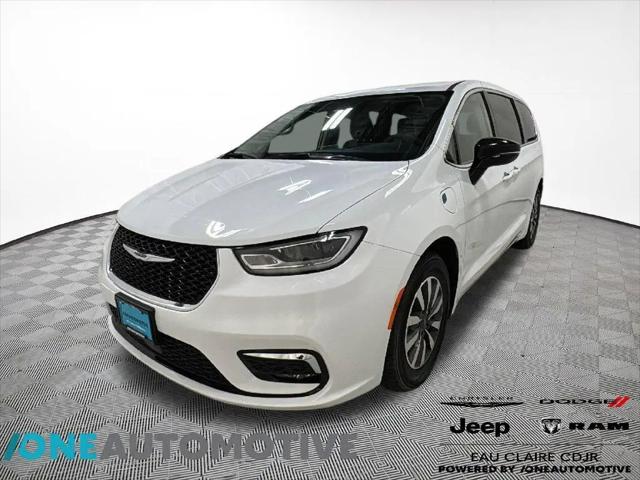 2024 Chrysler Pacifica Hybrid Select for sale in Eau Claire, WI