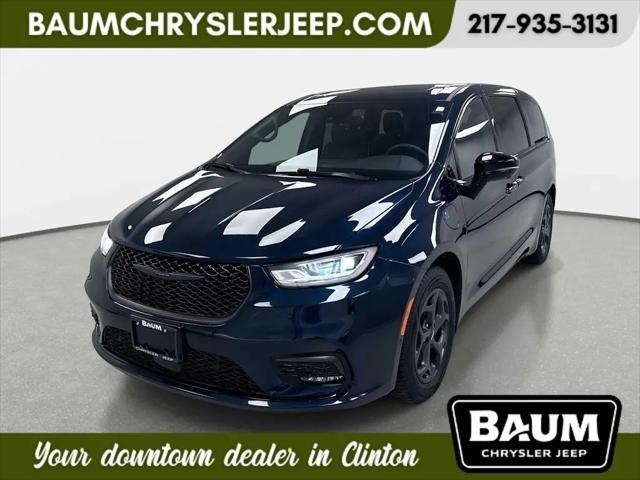 2023 Chrysler Pacifica Hybrid Limited for sale in Clinton, IL